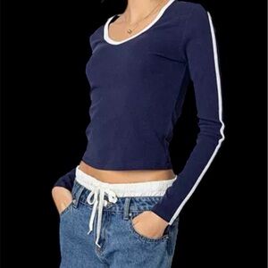 *EDIKTED V-NECK CONTRAST LONG SLEEVE TEE* SZ SMALL*